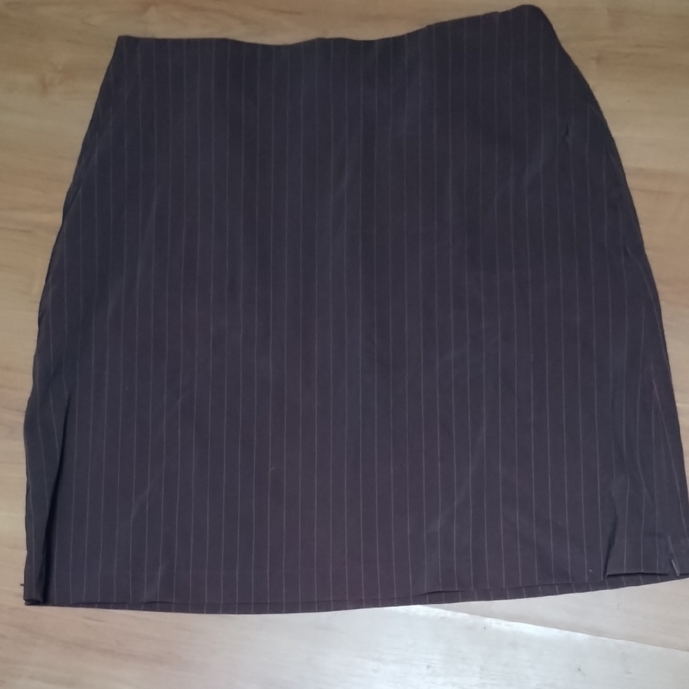 NIKE GOLF Chocolate Brown with Pink Pinstripes Pencil Skirt